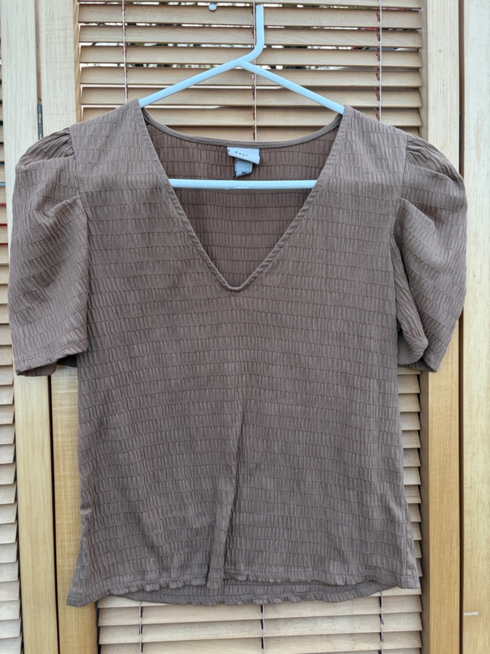 V-Neck Puff Sleeve Top in Brown